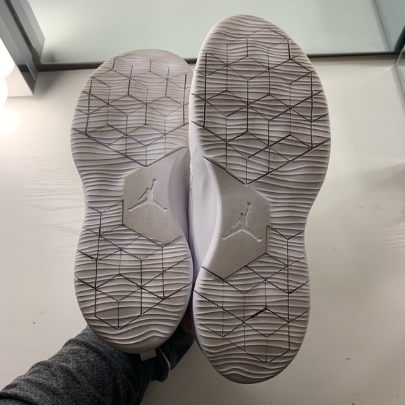 White air Jordan running shoes - Picture 3 of 5